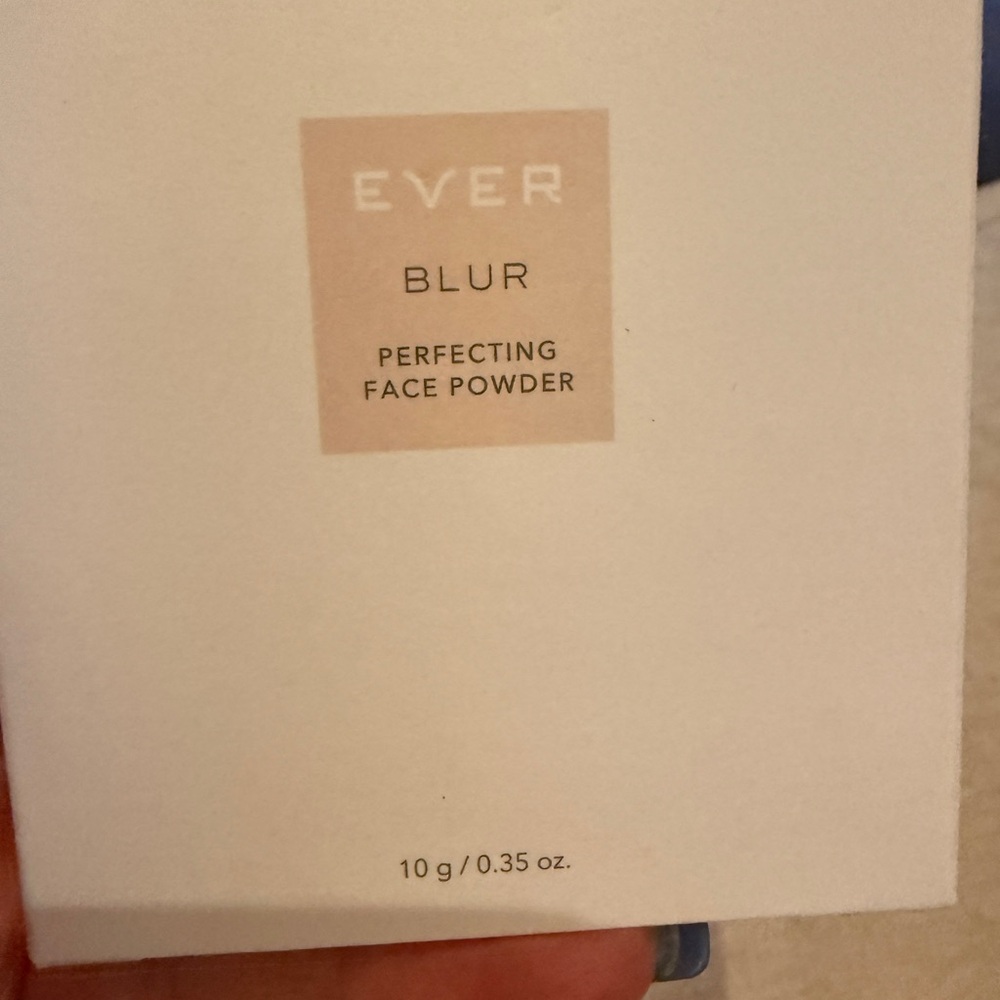 Blur Perfecting Face Powder - Cream